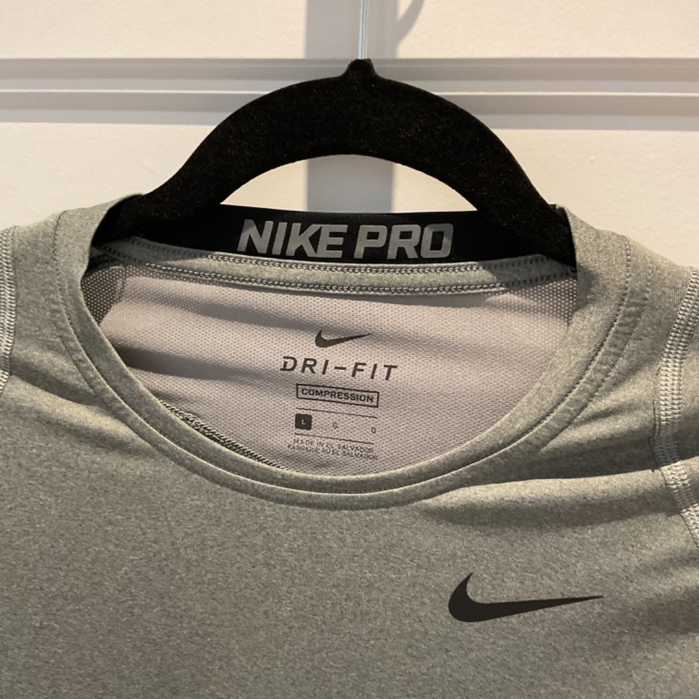 Men’s Nike Pro Dry fit t-shirt - Picture 3 of 4